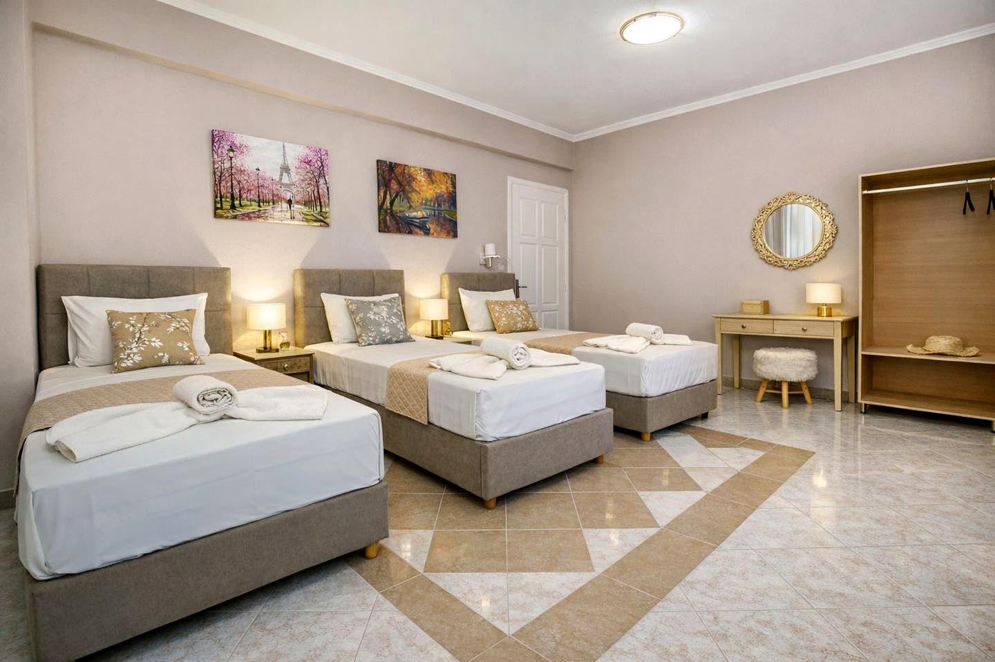 Triple bedroom for families and friends